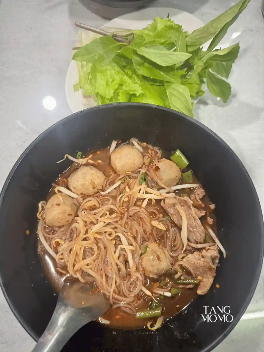 ร้านก๋วยเตี๋ยวเนื้อโกเด้น หน้าเมกาโฮม